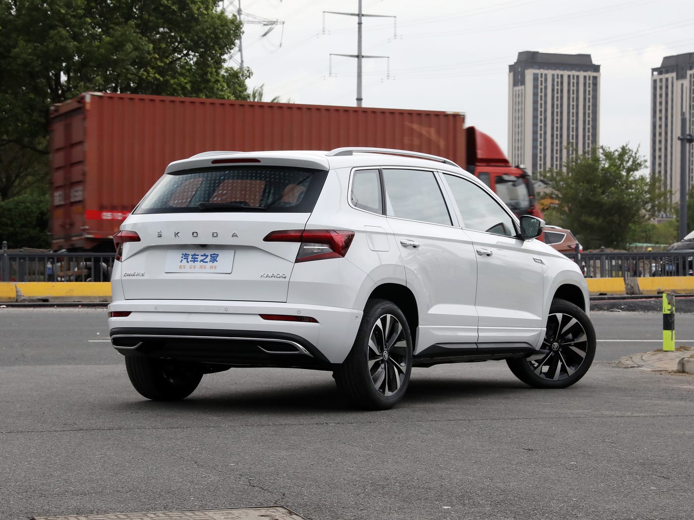 Skoda Karoq 2025 — photo 9